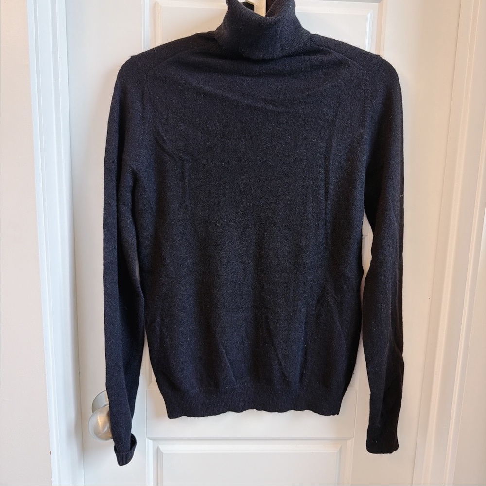 Uniqlo Classic Black Turtleneck 100% Cashmere Sweater